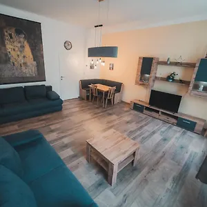 https://sunny-renovated-apartment-close-to-first-district.vienna-besthotels.com