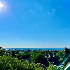 https://joli-appartement-3-pices-avec-piscine-et-tennis.fr-provencehotel.com